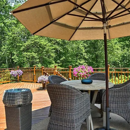 Colonial-Style Warwick Retreat - 1 Hour To Nyc! Villa